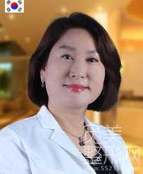 【点击右方咨询窗口预约上海华美整形医生】 上海华美整形医院许再荣做双眼皮多少钱?好吗
