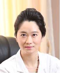 【点击右方咨询窗口预约上海华美整形医生】 上海华美整形医院许再荣做双眼皮多少钱?好吗