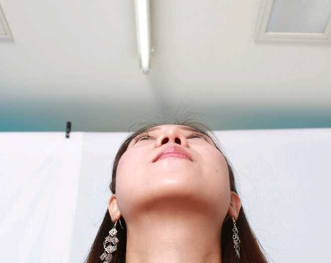 隆鼻后鼻部变歪怎么办?