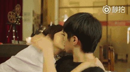 当红男星的荧屏初吻:鹿晗吴亦凡吻得唯美 他被