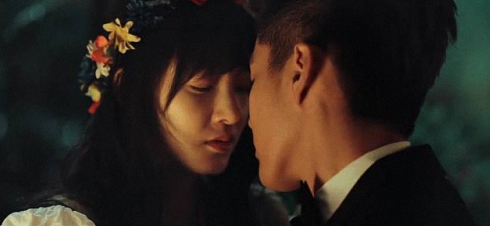 当红男星的荧屏初吻:鹿晗吴亦凡吻得唯美 他被