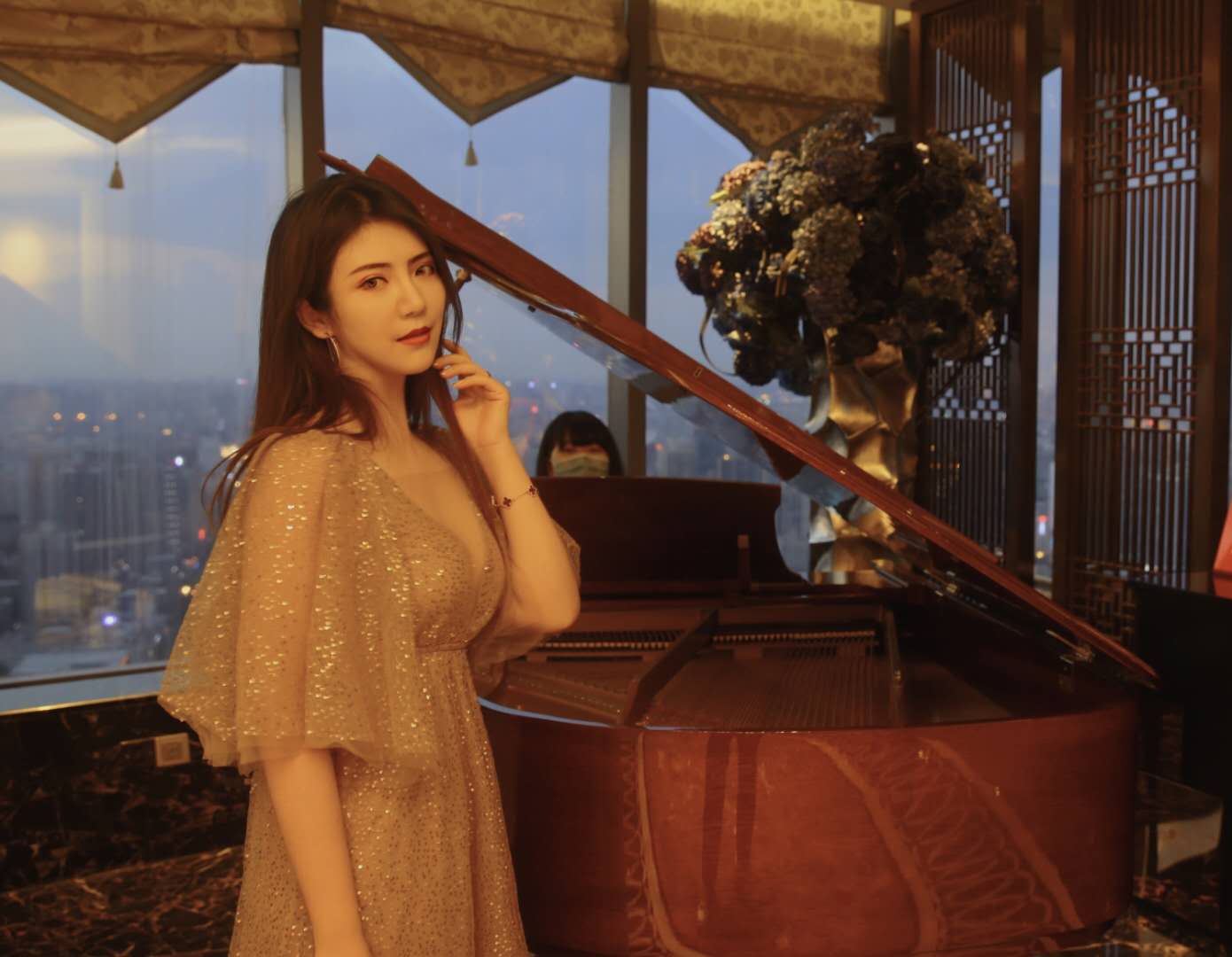 自从做了丰胸,到现在恢复以后,我的麻烦就来了…