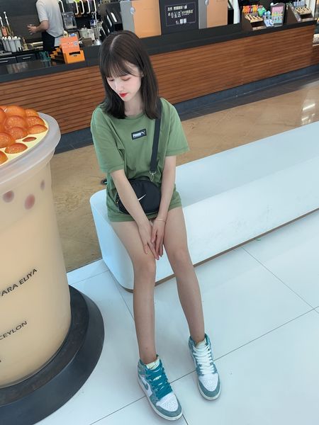 腿部粗壮,没有线条感。腰部、腹部赘肉堆积 全身吸脂(大腿+腰部+腹部)拯救了我
