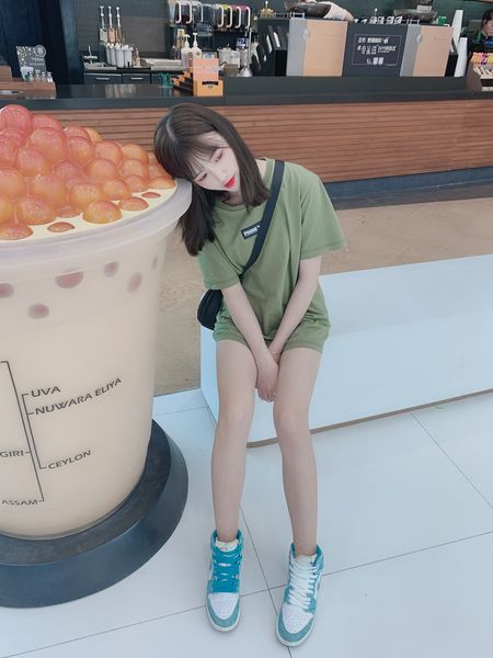 腿部粗壮,没有线条感。腰部、腹部赘肉堆积 全身吸脂(大腿+腰部+腹部)拯救了我