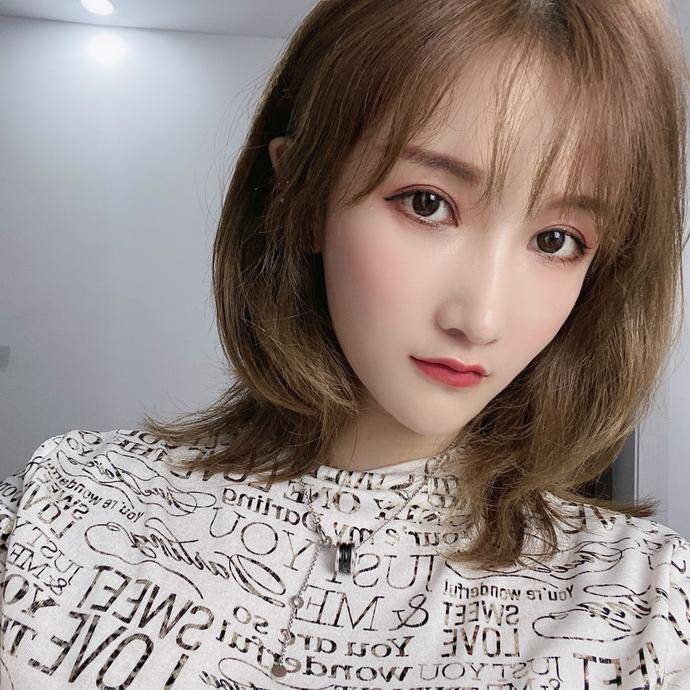 我们看一个人或者与人交流的时候,通常*先都会看Ta的眼睛 上海沪西医院张圆圆割双眼皮怎么样?案例图