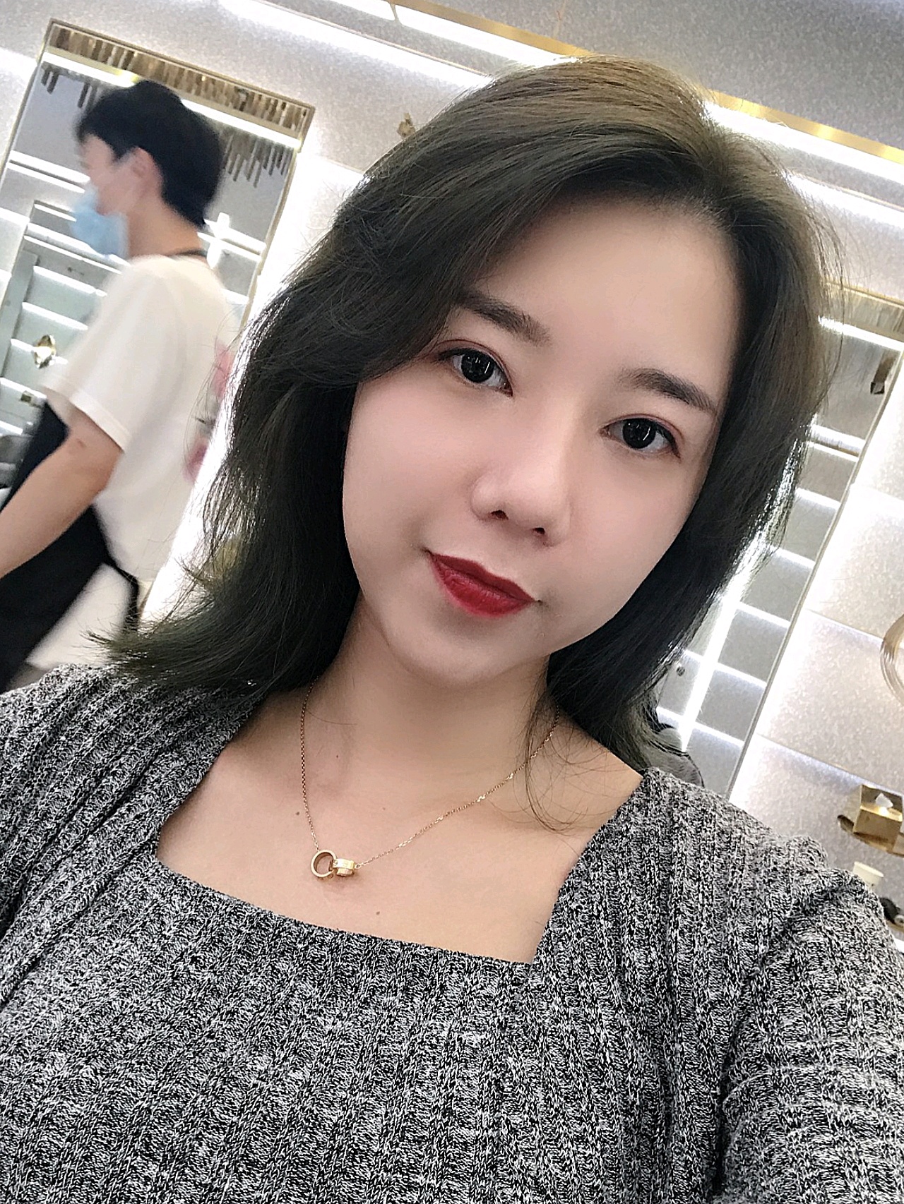 侧面真的*耐看的,鼻梁变得高挺了 上海鲁南柴云于景浩做隆鼻和双眼皮技术怎么样?价格多少钱?